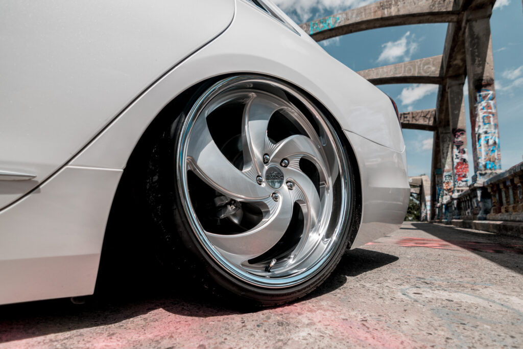 Strada Street Classic Retro5 Wheels on a Caddy CT6