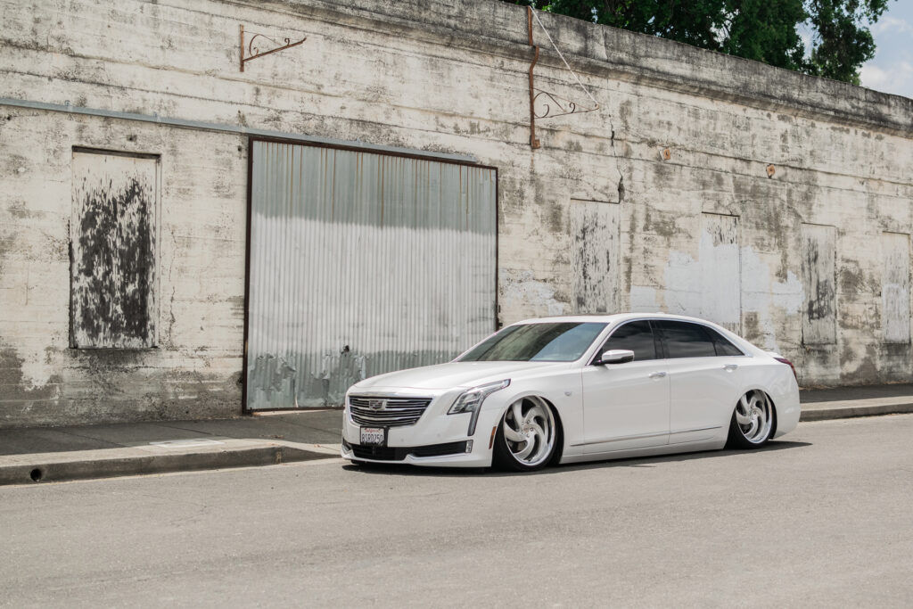 Strada Street Classic Retro5 Wheels on a Caddy CT6