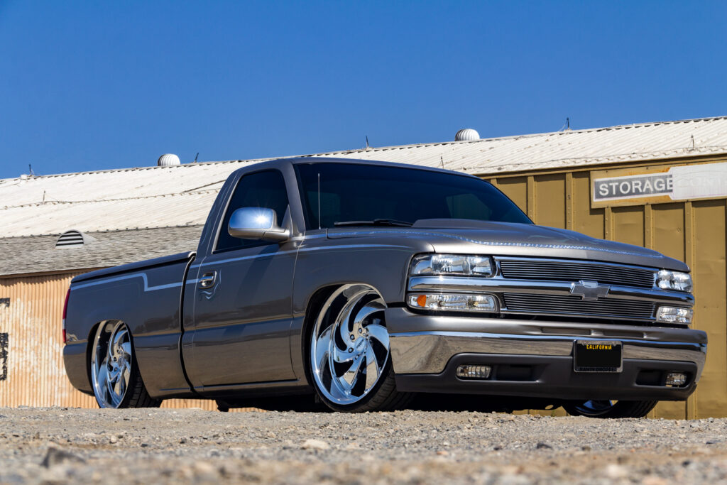 Strada Street Classics Retro 6 on a Chevy Silverado – Strada Wheels