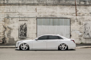 Strada Street Classic Retro5 Wheels on a Caddy CT6