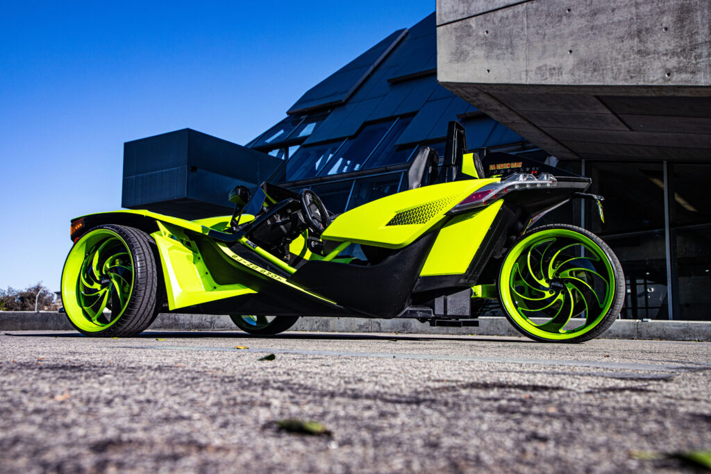 Slingshot on Strada Street Classics Retro6 Wheels